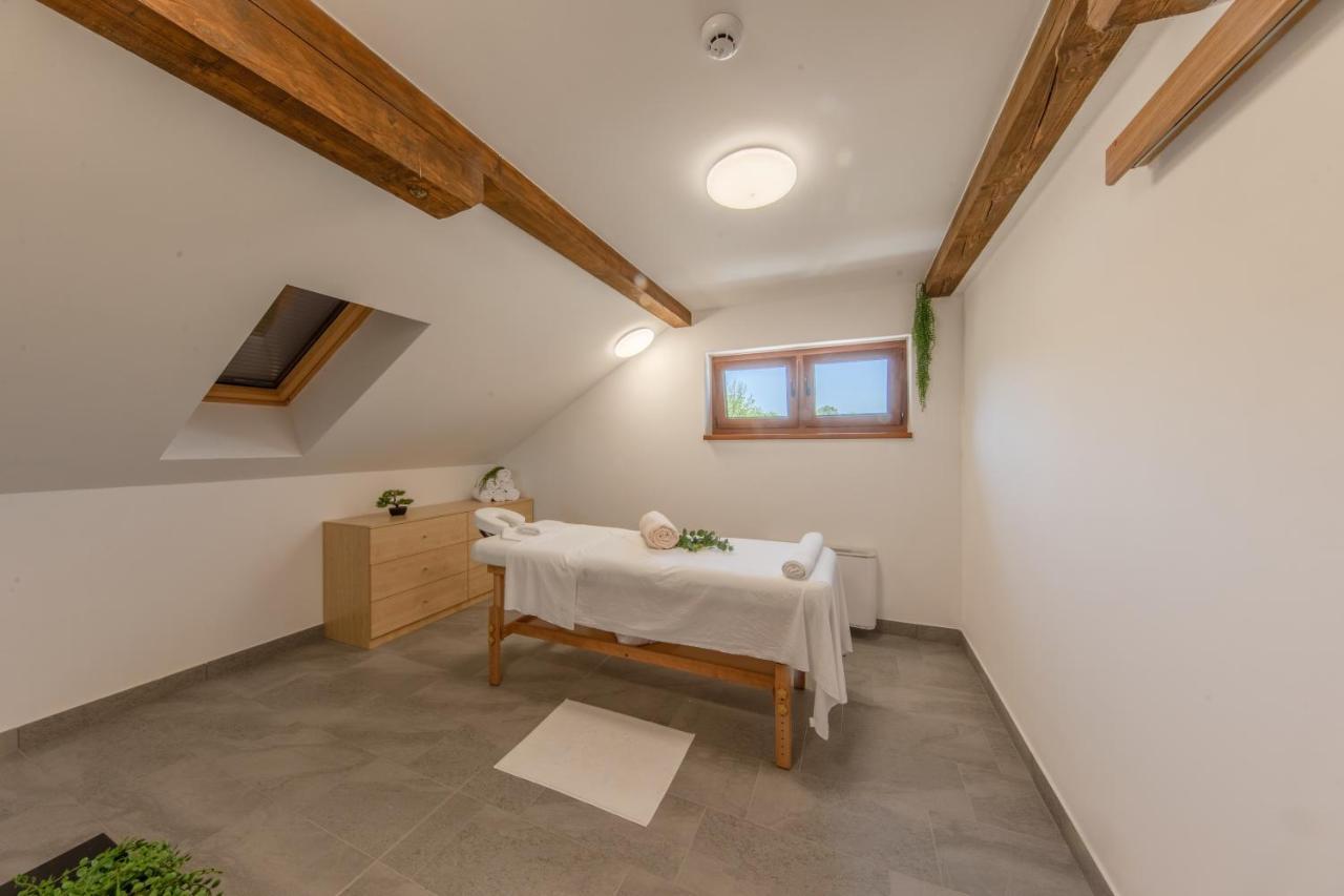Otocki Virovi Hostel Otok  Екстериор снимка
